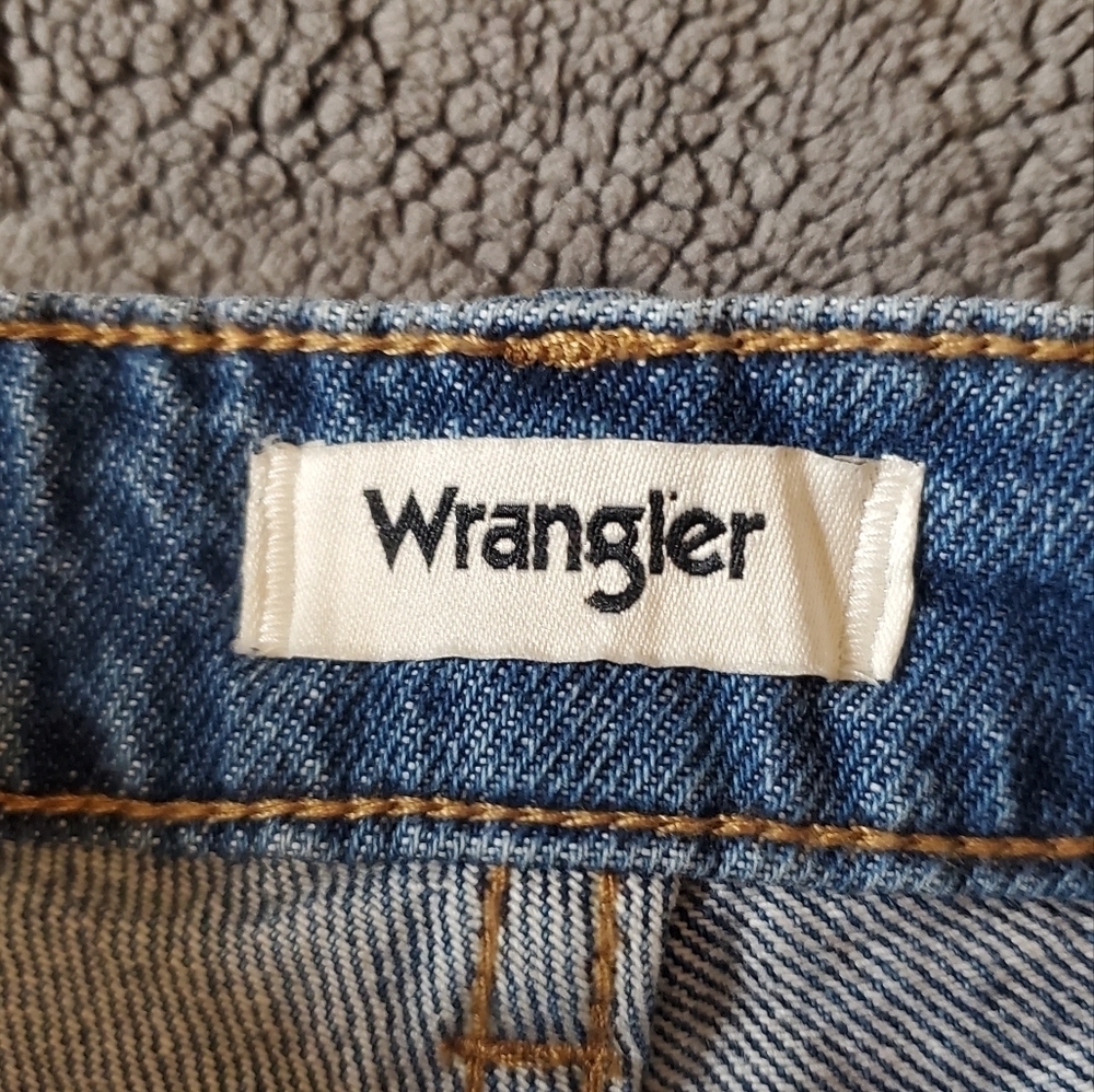 NWT Wrangler Women's Seaside High Rise A-Line Cutoff Shorts - Picture 9 of 14